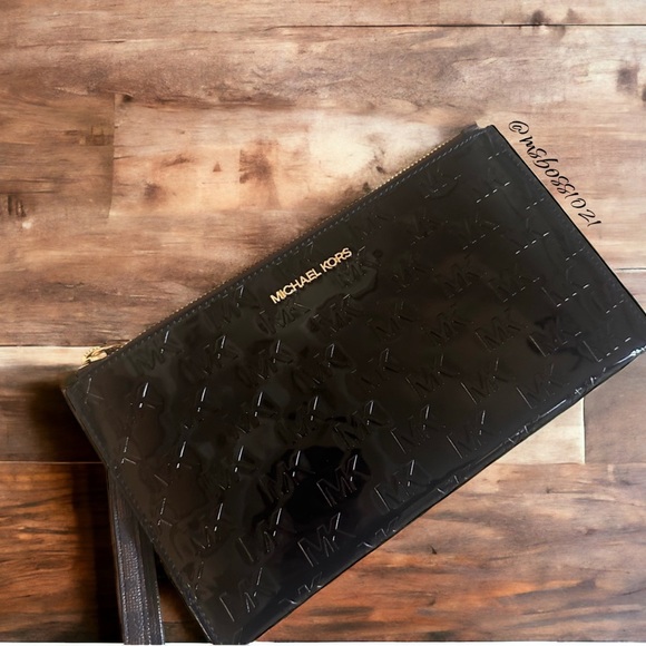 RARE MICHAEL KORS Black Patent Leather Signature Large Zip Wristlet NEW W/TAGS - Picture 2 of 5